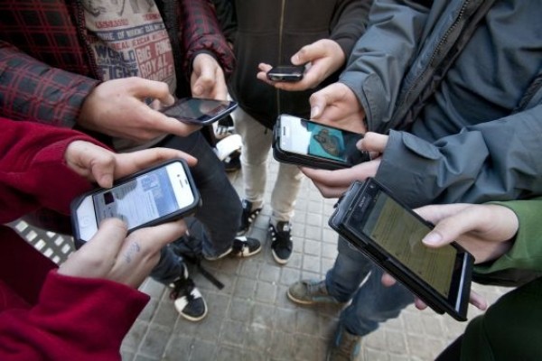 El nuevo canon gravará 1,1 euros los móviles y 24 céntimos los discos duros