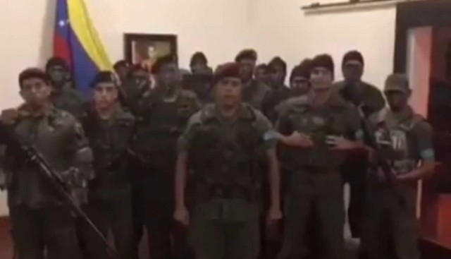 Militares venezolanos se declaran en 