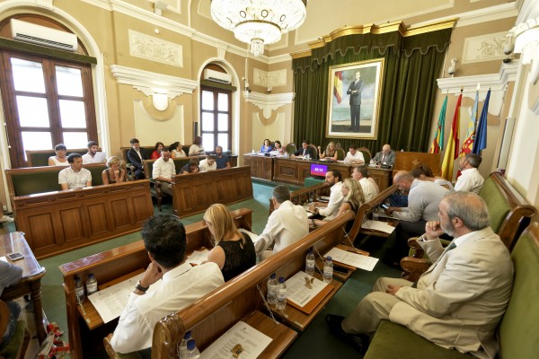 Los vila-realenses pagan al año el doble que los castellonenses en retribución fija a sus políticos