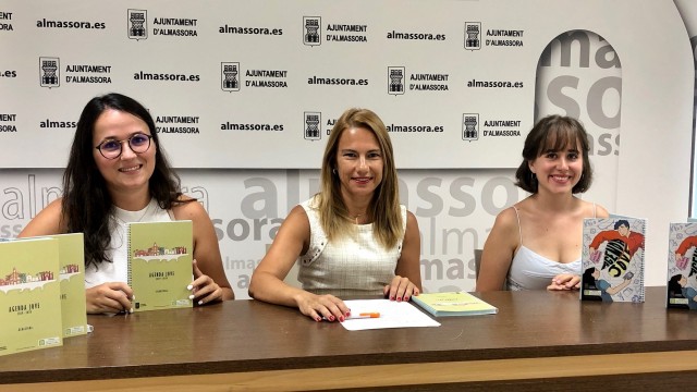La joven Marta Martínez gana el primer premio del concurso de diseño de la Agenda Jove de Almassora