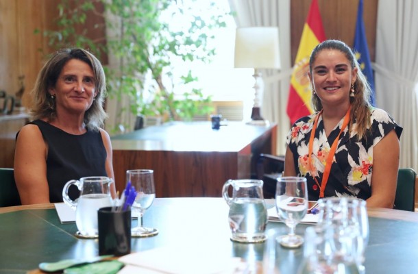Mollà 'se olvida' de pedir una nueva DIA para el Puerto de València en su  primera reunión con la ministra