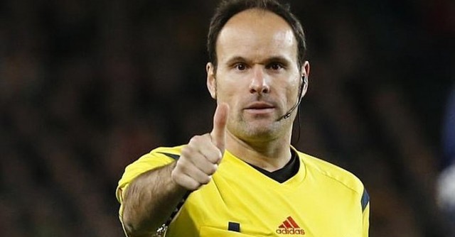 Mateu Lahoz explica las nuevas normas arbitrales al Villarreal a petición de los jugadores