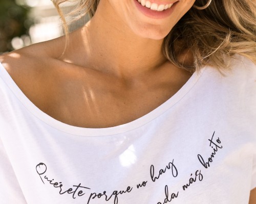 La alicantina Pianno 39 lanza su propia marca y una colección con jóvenes poetas de Instagram