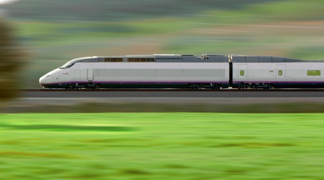 Renfe saca a concurso el contrato de restauración y servicio a bordo del AVE por 407 millones de euros