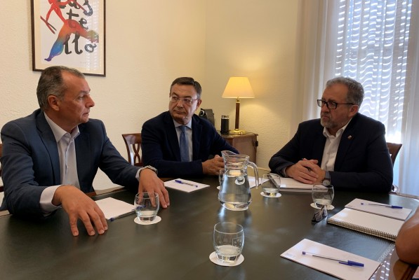 La Diputación de Castellón y la patronal CEV ven en las renovables la vía para evitar la despoblación