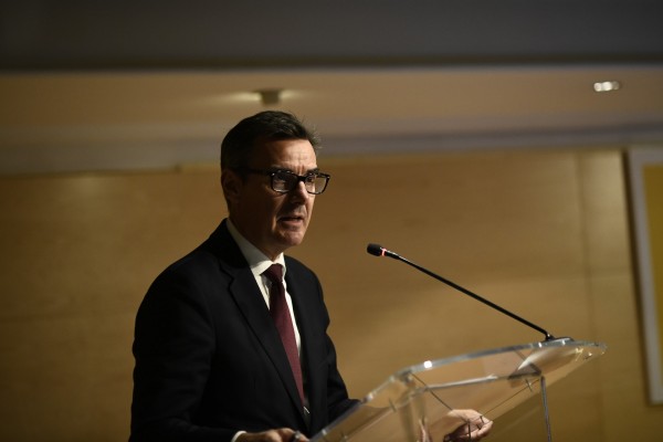  Economía recortará en las próximas semanas el objetivo de emisión neta de deuda para este año