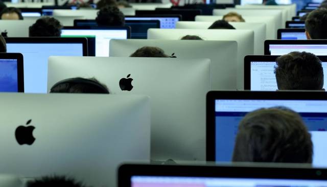 El 80% de los estudiantes valencianos creen que no están formados adecuadamente en tecnología