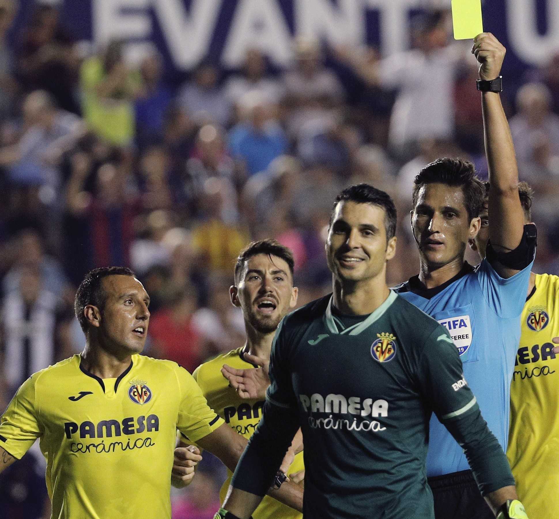 El Villarreal ya está a la mitad de su media anual de penaltis en contra