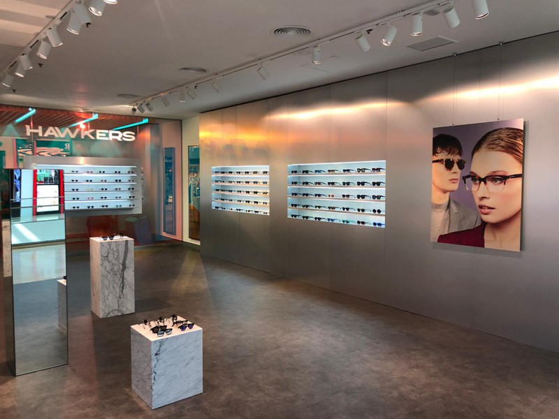 Hawkers se hace mayor: del 'low cost online' al lujo accesible y el canal óptico