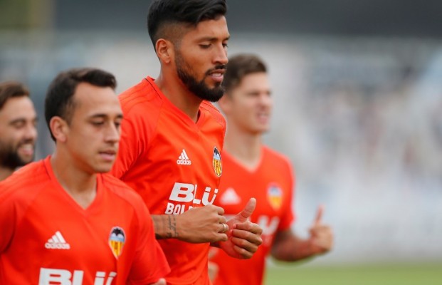 Garay se incorpora al grupo en la vuelta del Valencia al trabajo
