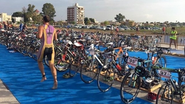 El Triatló Ciutat de Borriana vuelve un año más a las calles del distrito Marítimo en su XIV edición