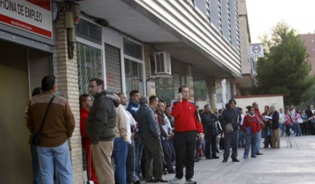 El número de parados extranjeros en España alcanza mínimos desde 2008, con 362.296