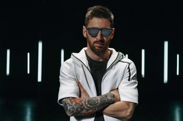 La ilicitana Hawkers 'ficha' a Messi, que lanza por primera vez una marca de gafas de sol