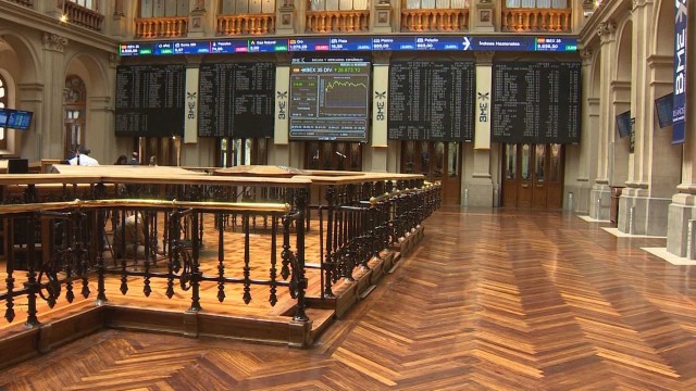 El Ibex 35 avanza un 0,44% en la media sesión y recupera los 8.700 puntos