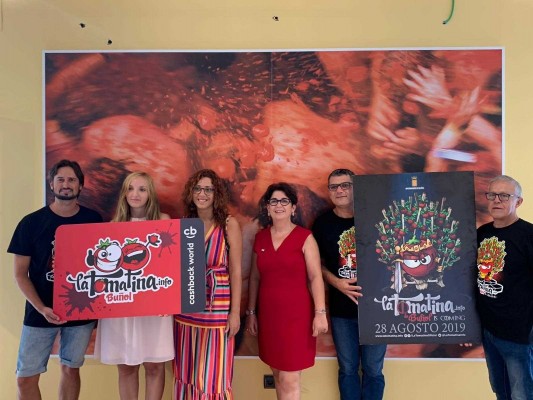 Más de 145 toneladas de tomates, listas para dar forma a una Tomatina con un dispositivo de seguridad de 300 personas