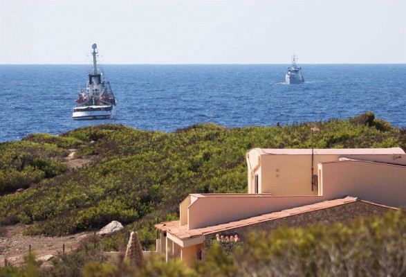  España envía un buque para recoger a los inmigrantes del Open Arms y llevarlos hasta Palma
