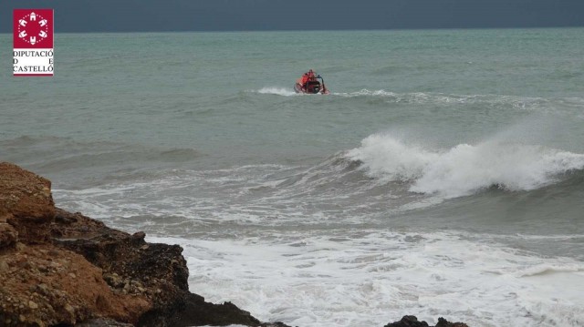 La tormenta entre Peñíscola y Benicarló atrapa 6 vehículos y daña una playa