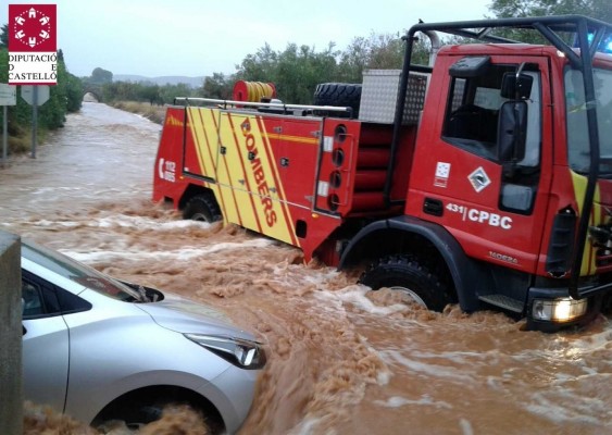 Rescatan a varias personas en Benicarló y Peñíscola a causa de las fuertes lluvias