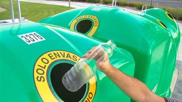El Movimiento Banderas Verdes acerca el reciclaje de vidrio a los hosteleros de Nules