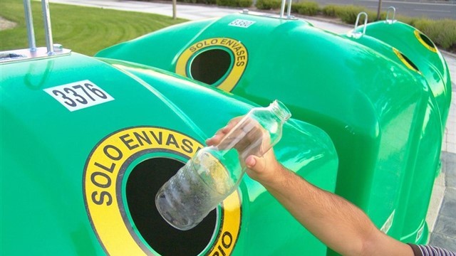 El Movimiento Banderas Verdes acerca el reciclaje de vidrio a los hosteleros de Nules