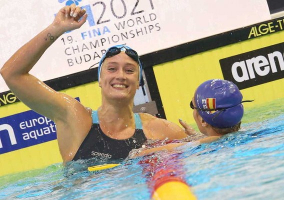 Mireia Belmonte gana la medalla de oro en los 400 metros libres en la Copa del Mundo en Berlín