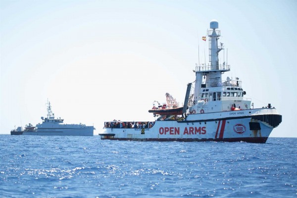 España insiste en su oferta de puerto al Open Arms pero la ONG lo ve 