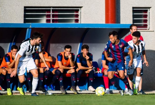Tevenet cambia profundamente el Atlético Levante y mira más arriba