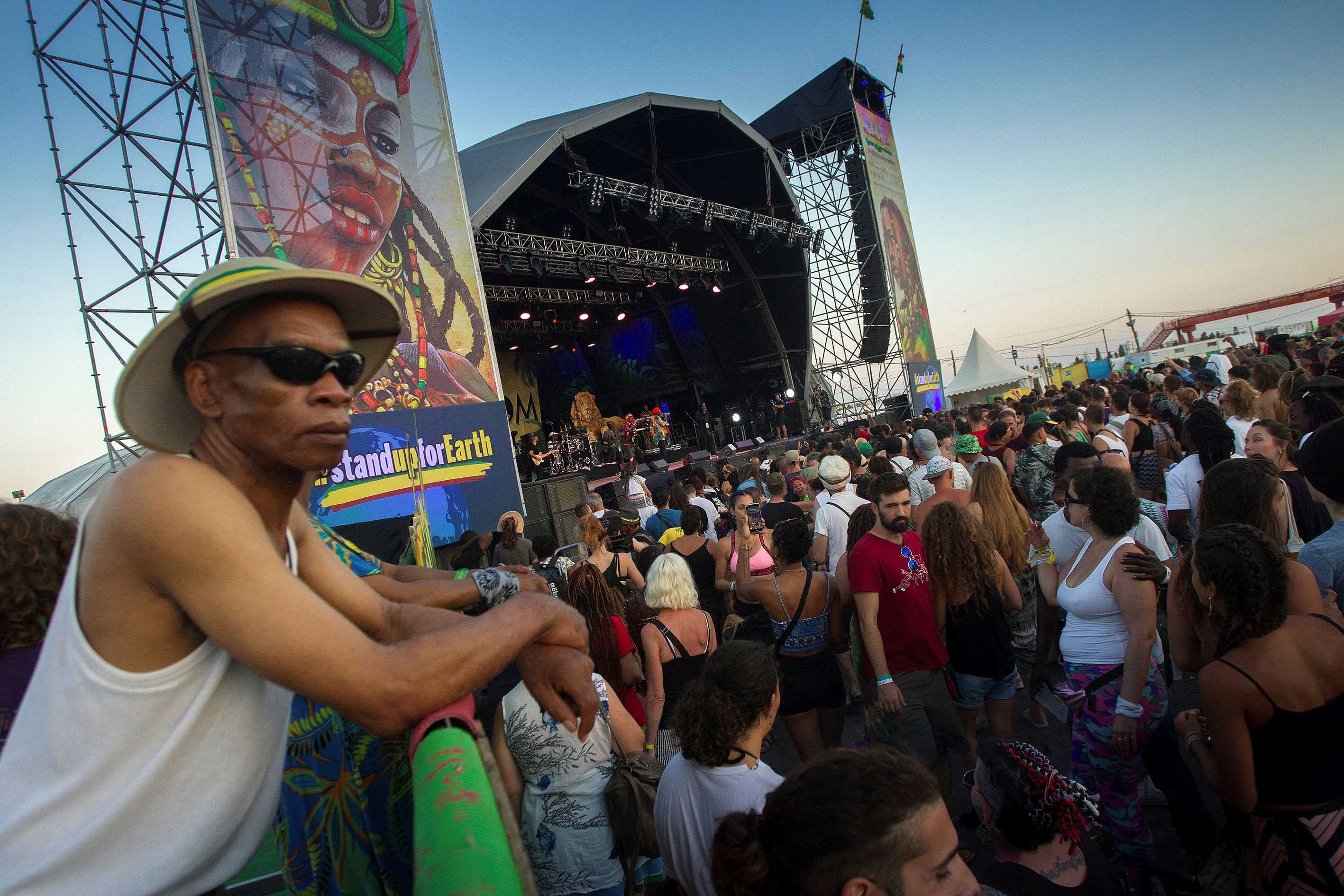 Reivindicación y buen rollo: Chronixx y Macaco hacen vibrar en la primera noche del Rototom 