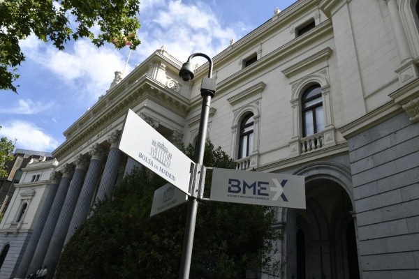 El Ibex 35 recupera los 8.600 puntos pero se anota una caída semanal del 1%