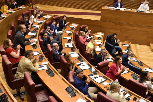 La derecha registra casi 3.000 iniciativas en los primeros dos meses 'inhábiles' de legislatura
