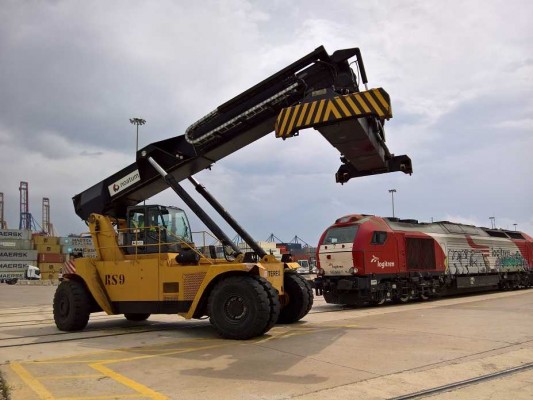 El Puerto de Valencia incrementa el transporte ferroviario de contenedores un 80% en seis años
