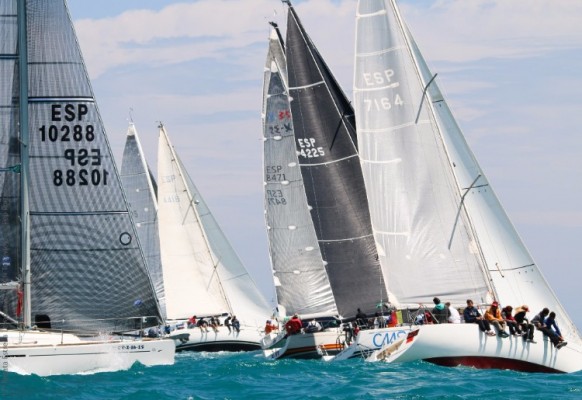 Más de 50 barcos se dan cita en la Regata Astoria, Travesía Cabo Roig de Torrevieja