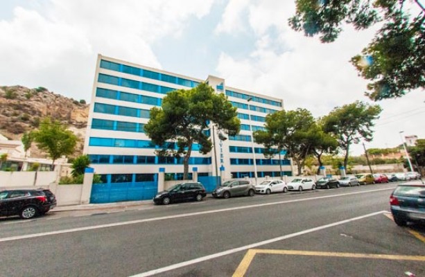 El edificio Riviera de Roch Tabarot en Alicante, a la venta por 1,7 millones de euros