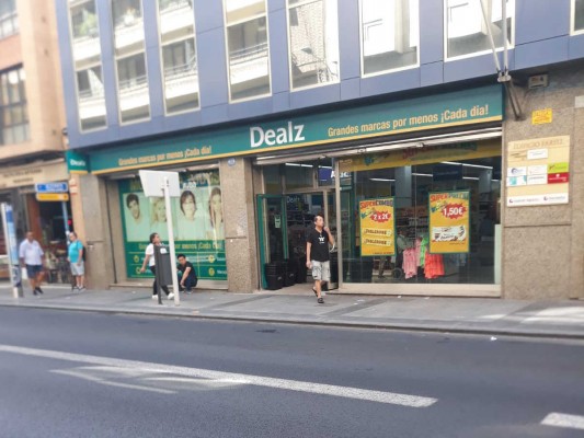 Dealz crece en Alicante: lleva su tienda a Reyes Católicos y abre otra en Isla de Corfu