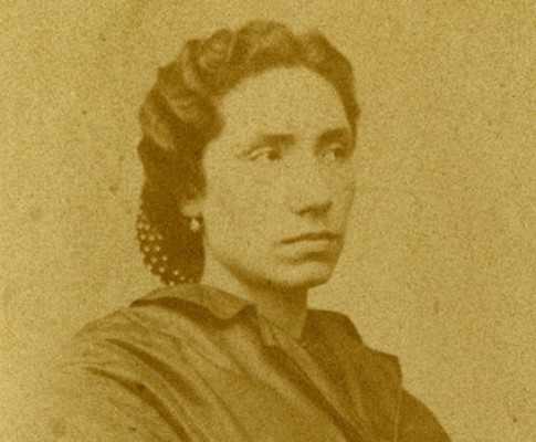 Orpesa rinde homenaje a Rosalía de Castro con un recorrido poético por las calles del casco antiguo 