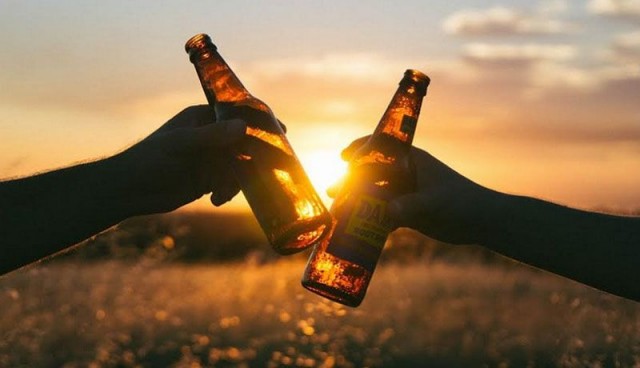 El aumento del consumo de alcohol, una de las principales causas de engorde durante el verano