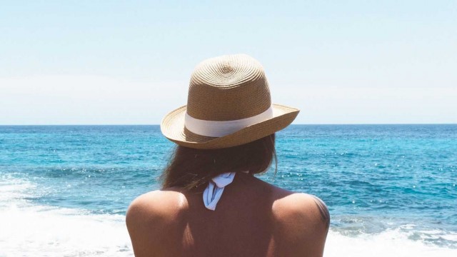 El 60% de los españoles utiliza protección solar sólo en la piscina o en la playa en sus vacaciones