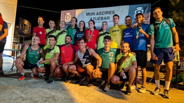 Víctor Ruiz y Carla Masip se imponen en la Milla Urbana Nocturna de Azuébar
