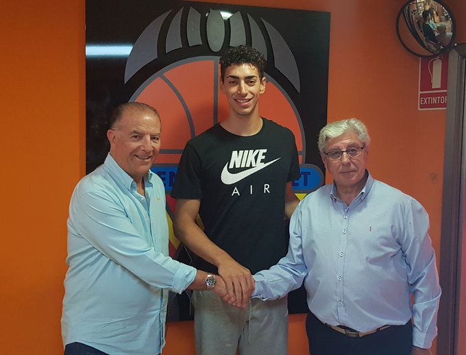 El TAU apuntala la plantilla con la llegada del alero Josep Puerto, cedido por el Valencia