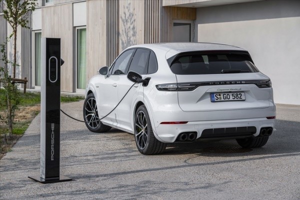 Porsche amplía la gama del Cayenne con una variante híbrida enchufable de 680 caballos