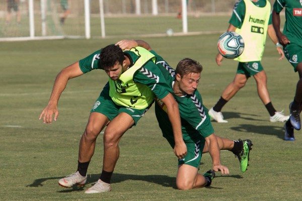 Jesús Olmo también rescinde con el Elche