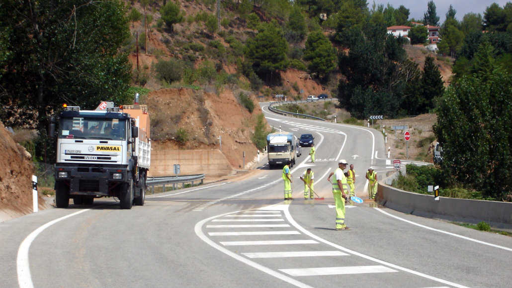Trabajos en carretera de la firma valenciana Pavasal - 