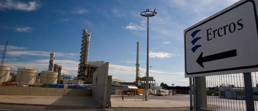 La fábrica de químicos Ercros de Almussafes redujo sus emisiones en un 49%