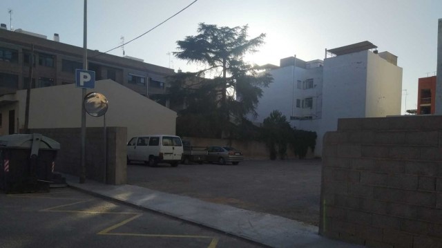 Nules habilita un solar como nueva zona de aparcamiento 