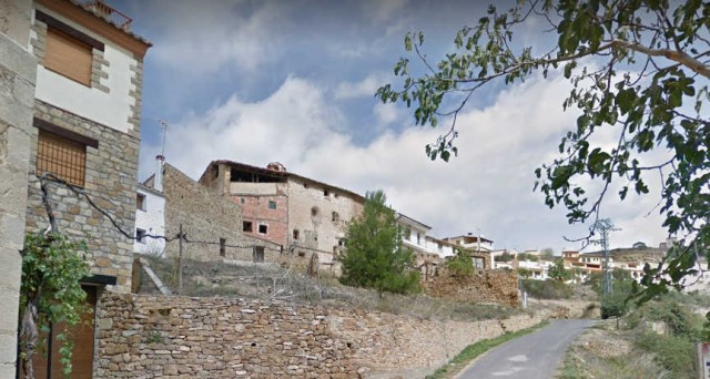 Cortes de Arenoso se agarra al nuevo colegio y a la ampliación de la embotelladora para resistir a la despoblación
