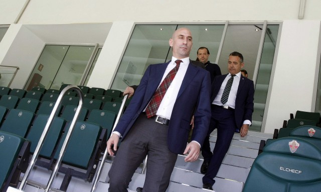 Rubiales invita a los clubes a negociar la extensión de la jornada liguera fuera del fin de semana