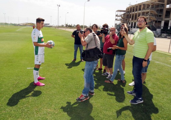 El Elche no ha podido inscribir todavía a ninguno de los fichajes al no tener límite salarial disponible