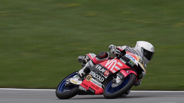 Fenati reina en Moto3 y Canet cede el liderato