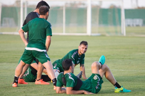 Borja Martínez ni asiste al Almería-Elche, pero la negociación para su desvinculación sigue parada