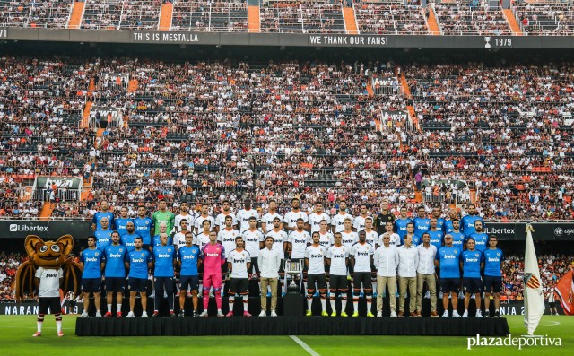 La Copa del Rey protagonizó en Mestalla la presentación del Valencia